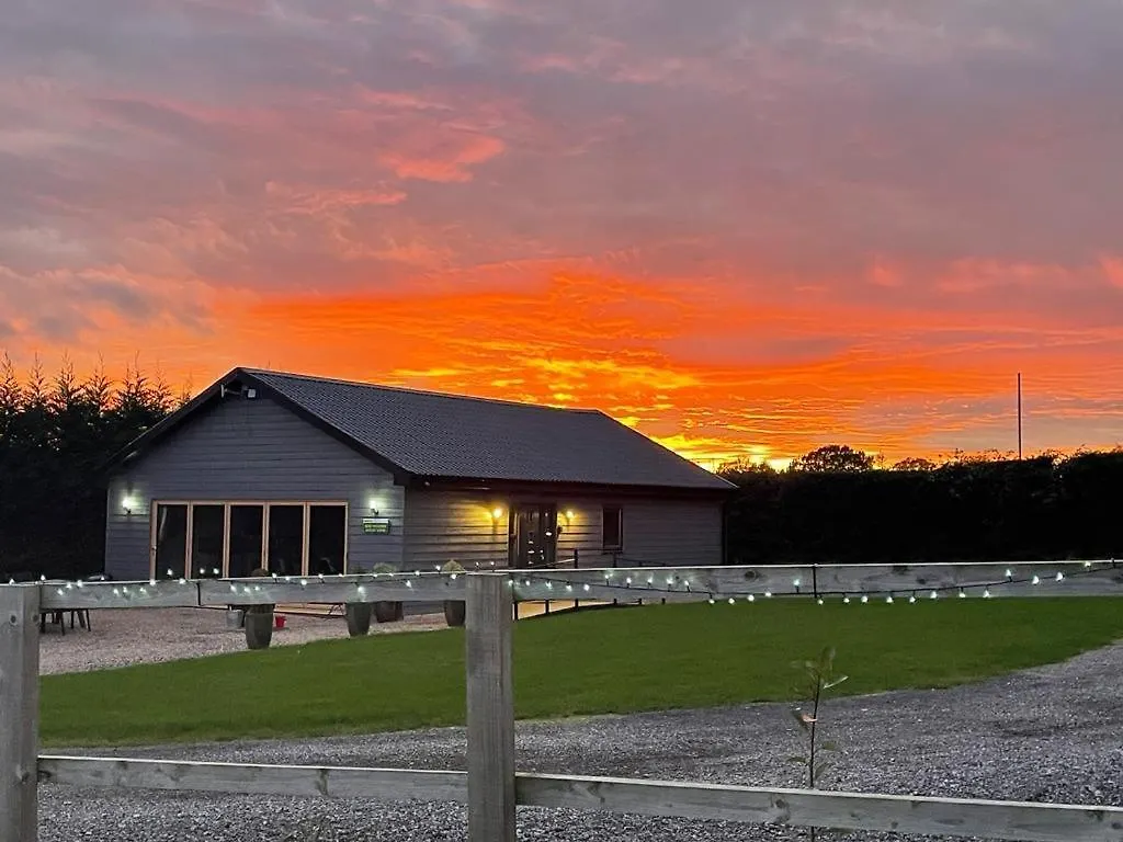King Richard'S Luxury Lodge - Sleeps Up To 8 ,Dog Friendly ,Near Sherwood Forest At Fairview Farm In Nottingham Set In 88 Acres And Great For Groups,Family Gatherings,Corporate Events 0*,